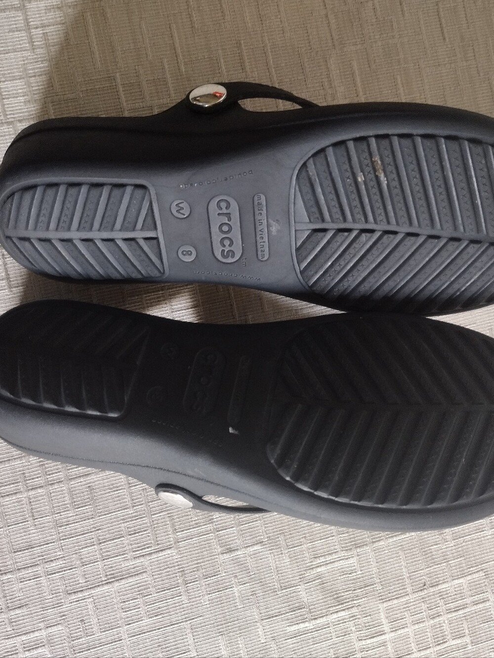 Crocs Sanrah Ringed Silver Circle Thong Black Wedge Sandals Women's Size 8 - EUC - Picture 4 of 5